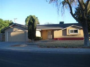 1209 Santa Barbara Dr, Los Banos, CA 93635