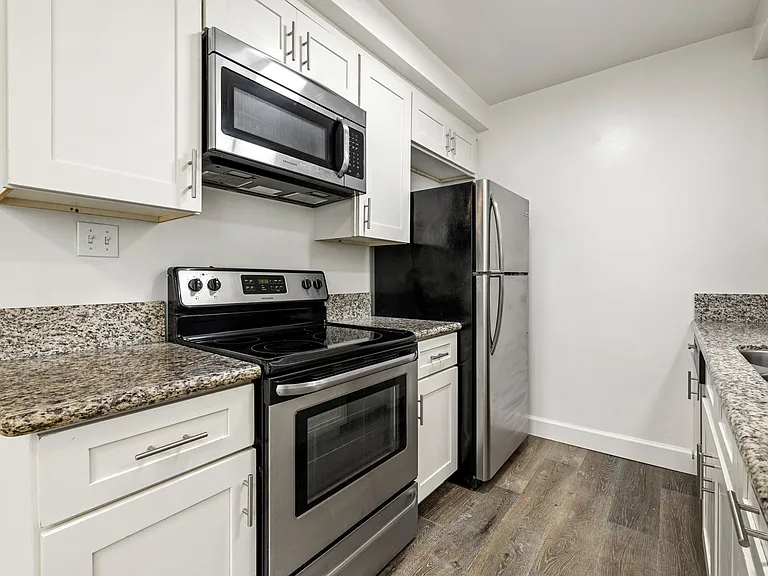 17405 Van Ness — Photo 21