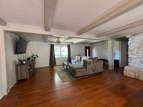 5th image of 12 Wildwood Ln