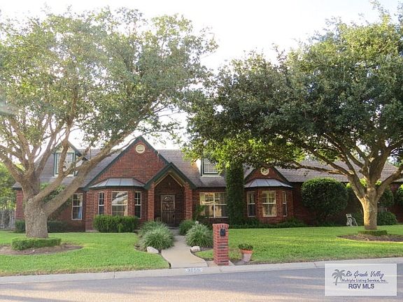 2nd image of 3005 Pinehurst Dr