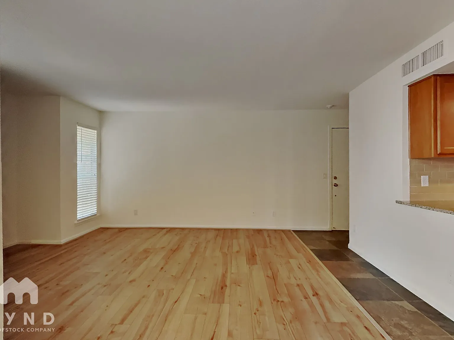 1 bed, 1.0 bath, 693 sqft, $1,205 — Photo 2
