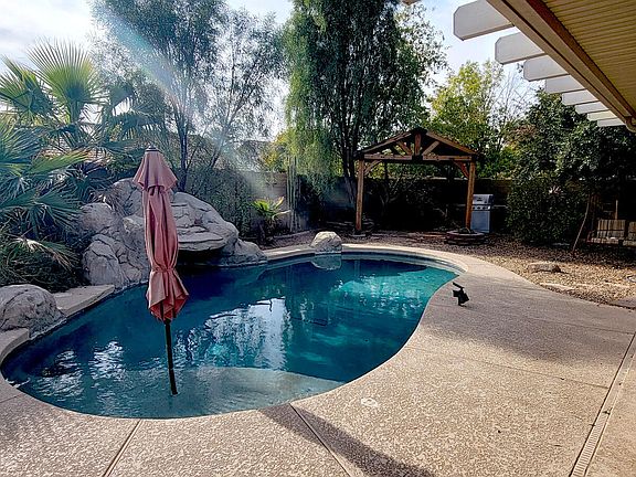 3rd image of 13383 W IRONWOOD Street