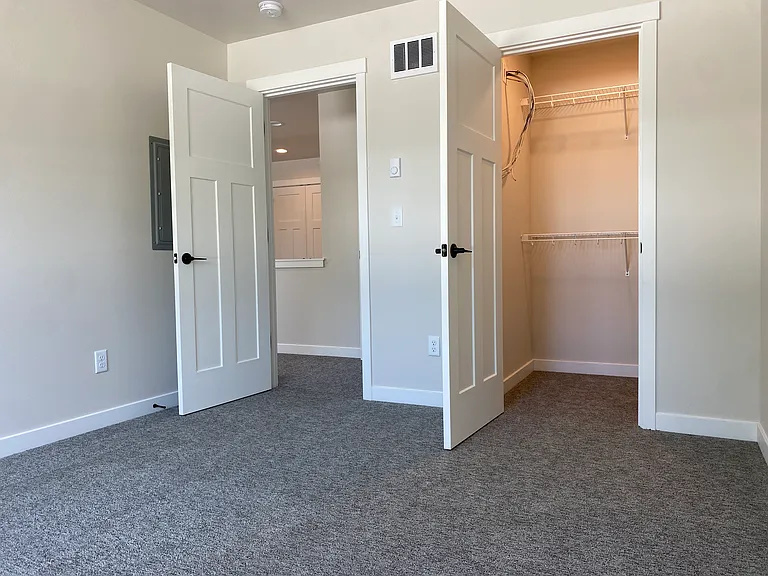 2058 Aaron Dr — Photo 38