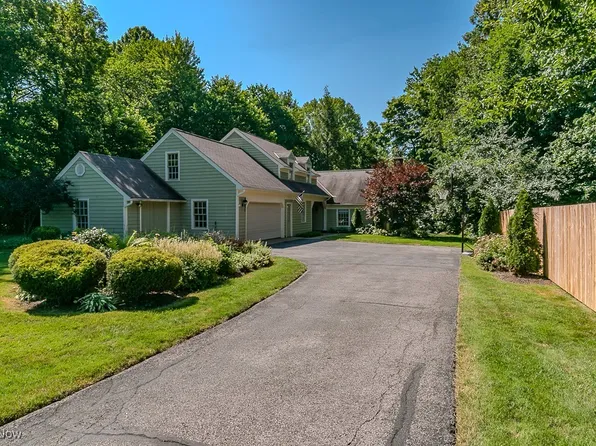 7806 Fairidge Rd, Willoughby, OH 44094