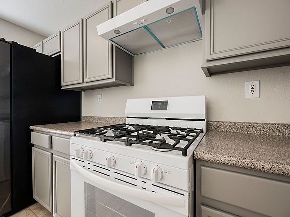 3rd image of 6075 Las Nubes Dr