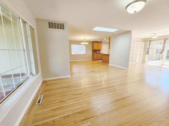 5th image of 4865 Tilden Dr