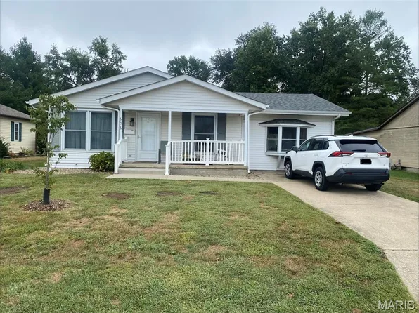 606 N Dewey St, Greenville, IL 62246
