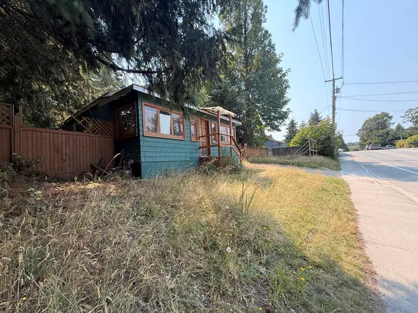 5700 Porpoise Bay Rd, Sechelt, BC V0N 3A3