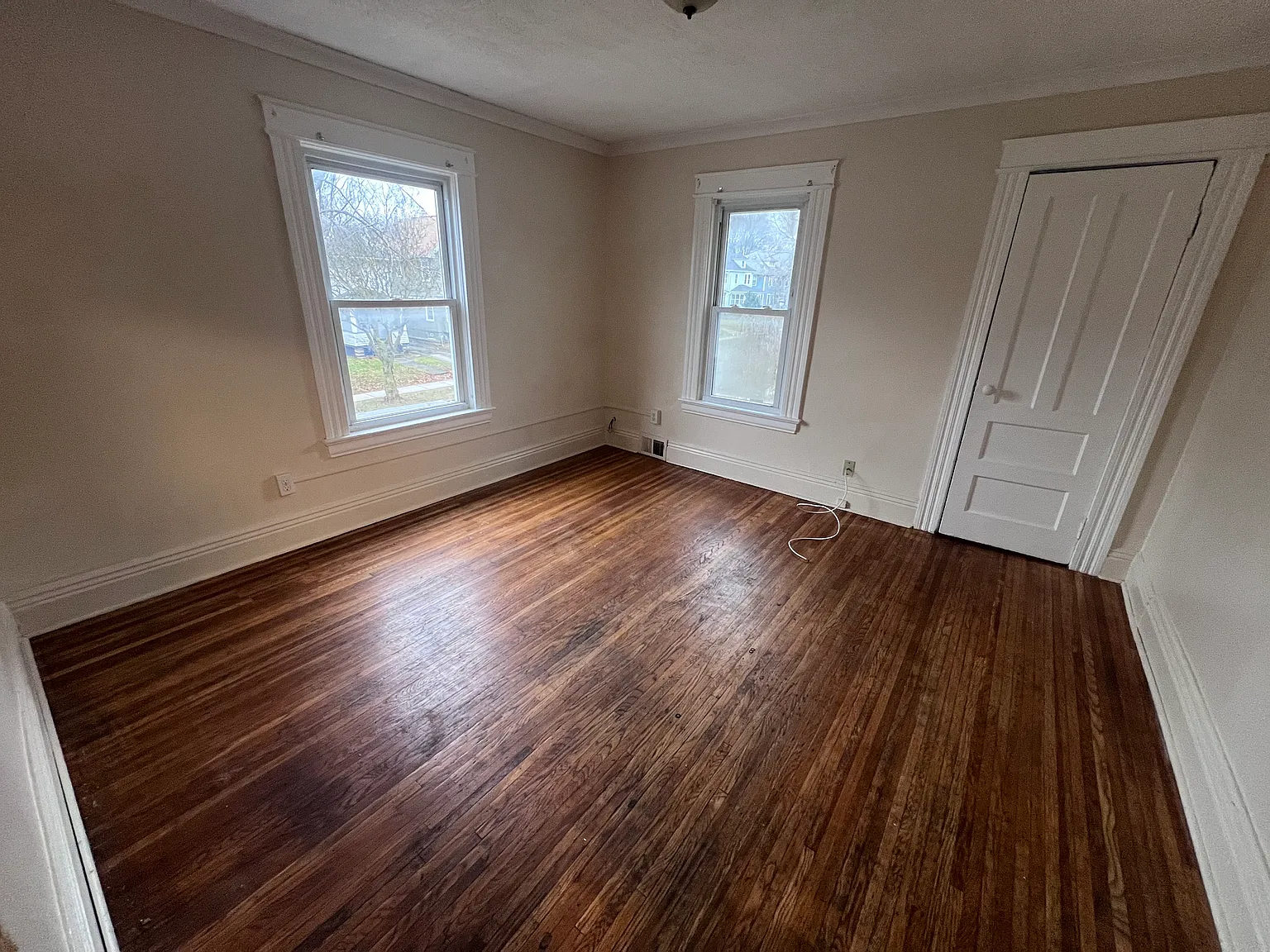 3 bed, 1050 sqft, $1,400 — Photo 2