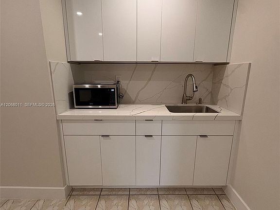 4th image of 5005 SW 111th Ave #1