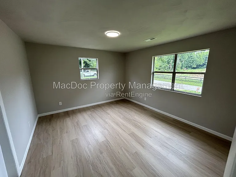 321 Union Ave — Photo 8