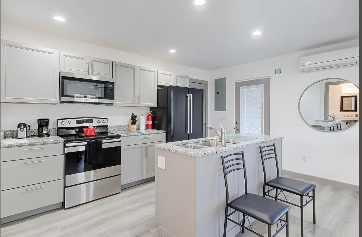 Studio, 650 sqft, $1,500 — Photo 2