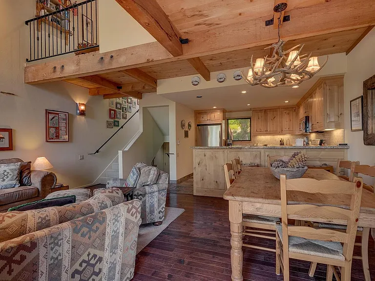 125 Lassen Dr #8 — Photo 3