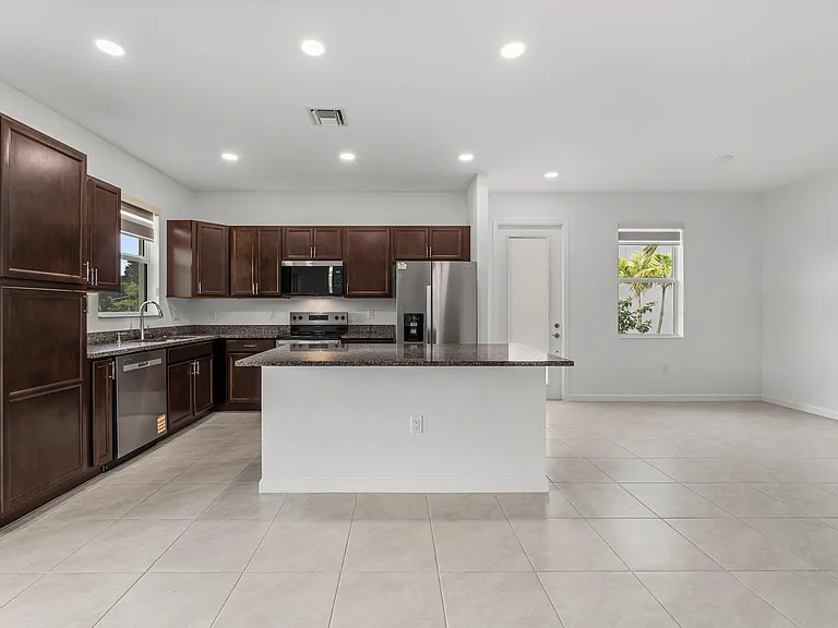 4440 Longwood Lake Sq — Photo 10
