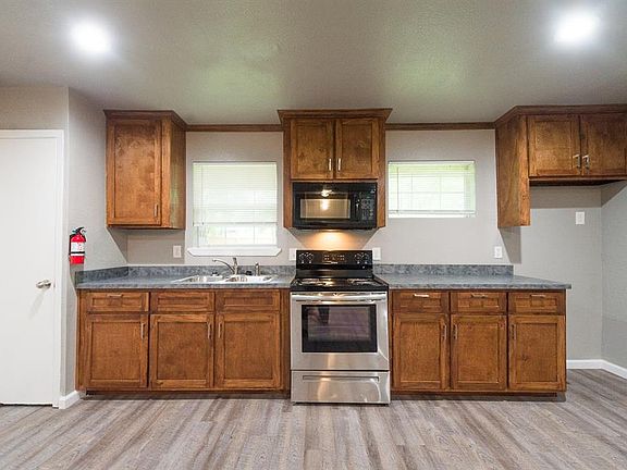 3rd image of 6365 Cinnamon Oaks Dr