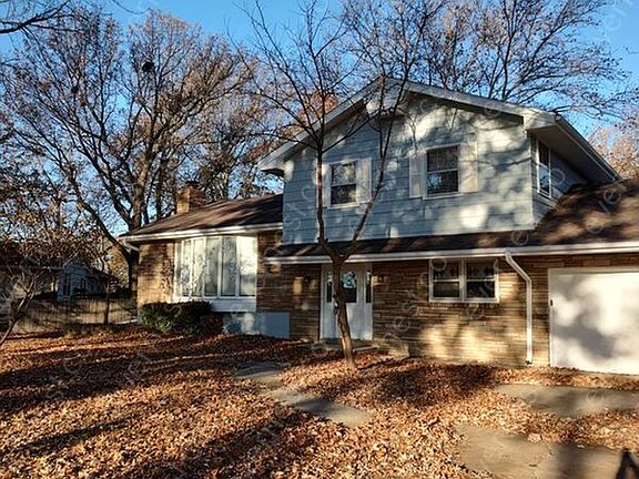 2nd image of 916 Dorton Ln