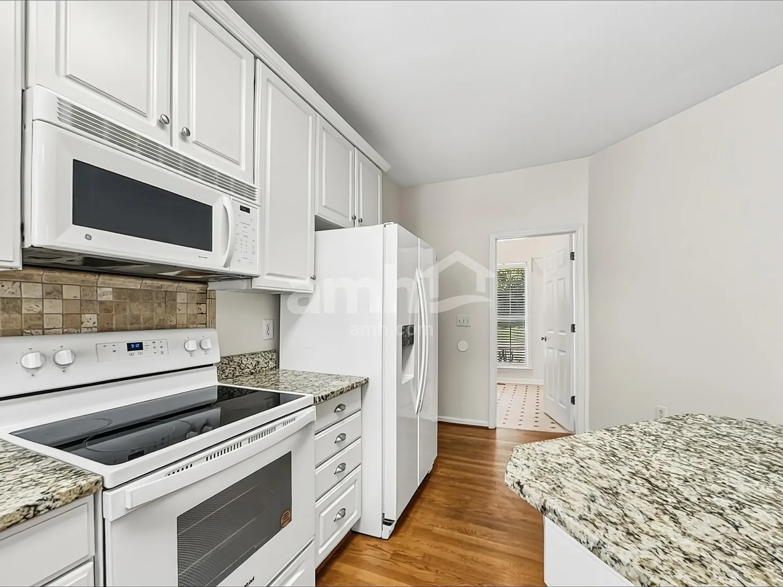 4 bed, 2.5 bath, 2122 sqft, $2,415 — Photo 3