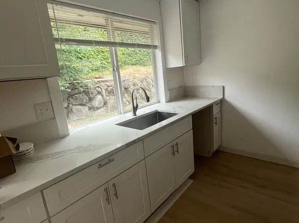 14508 NE 7th Pl APT 3, Bellevue, WA 98007
