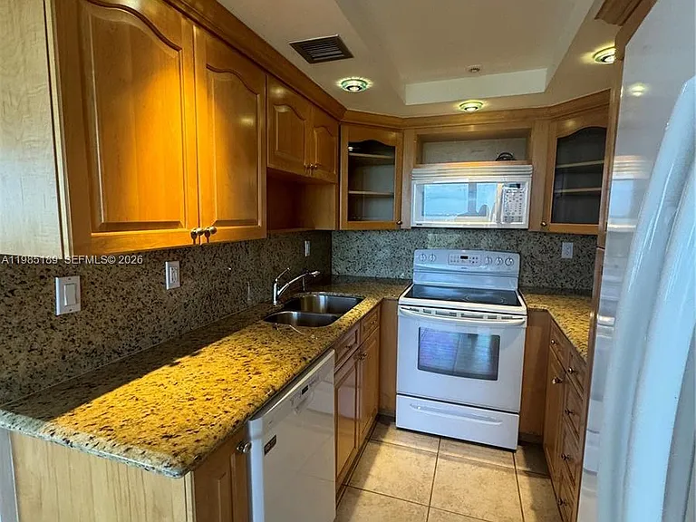 2555 Collins Ave #2002 — Photo 7