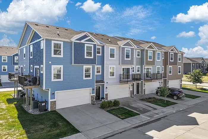 2 bed, 2.5 bath, 1450 sqft, $1,600 — Photo 1