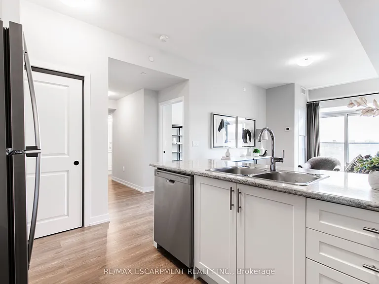 870 Queenston Rd #504 — Photo 8
