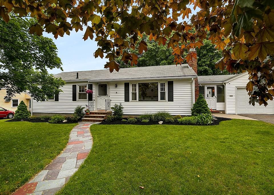1st image of 11 Carolyn Dr