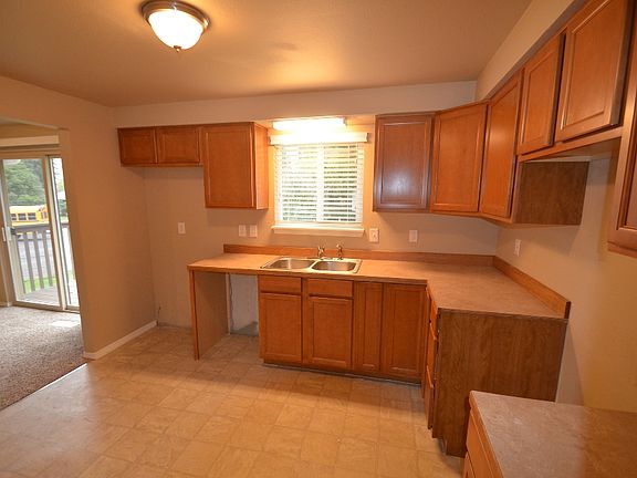 5th image of 14711 12th Ave E