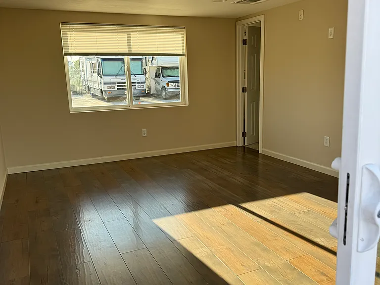 43813 Sierra Hwy — Photo 16