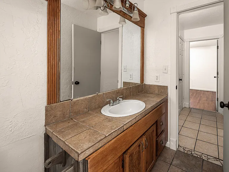 831 NW 33rd St — Photo 10
