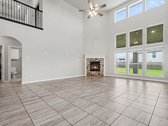 4th image of 1800 Wade Ct