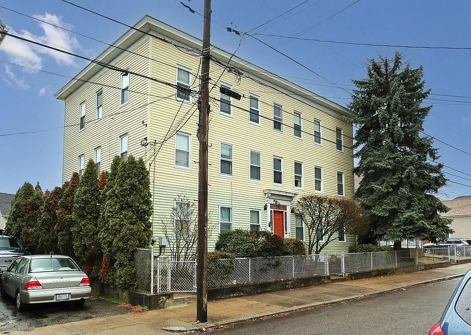 2nd image of 46 Carpenter St