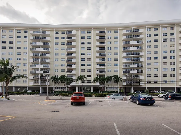 401 Golden Isles Dr #1011 — Photo 33
