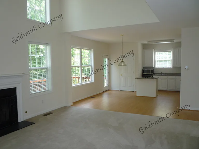 528 Collingsworth Ln — Photo 3