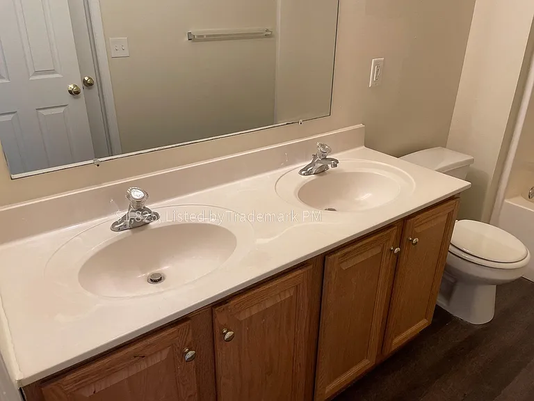 1921 Shady Oak Dr — Photo 13