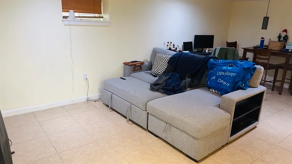 2 bed, 1.0 bath, 1350 sqft, $2,400 — Photo 2