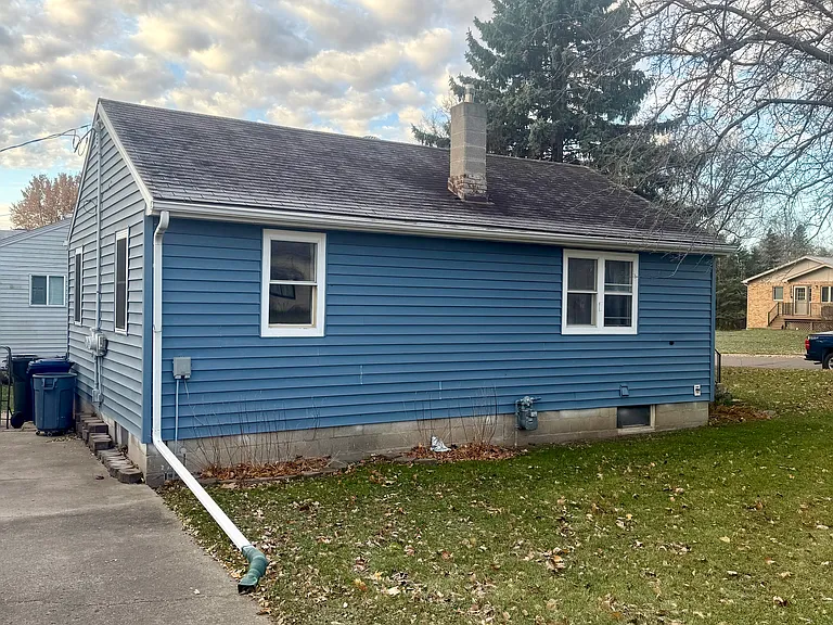 1240 Northern Ave — Photo 2