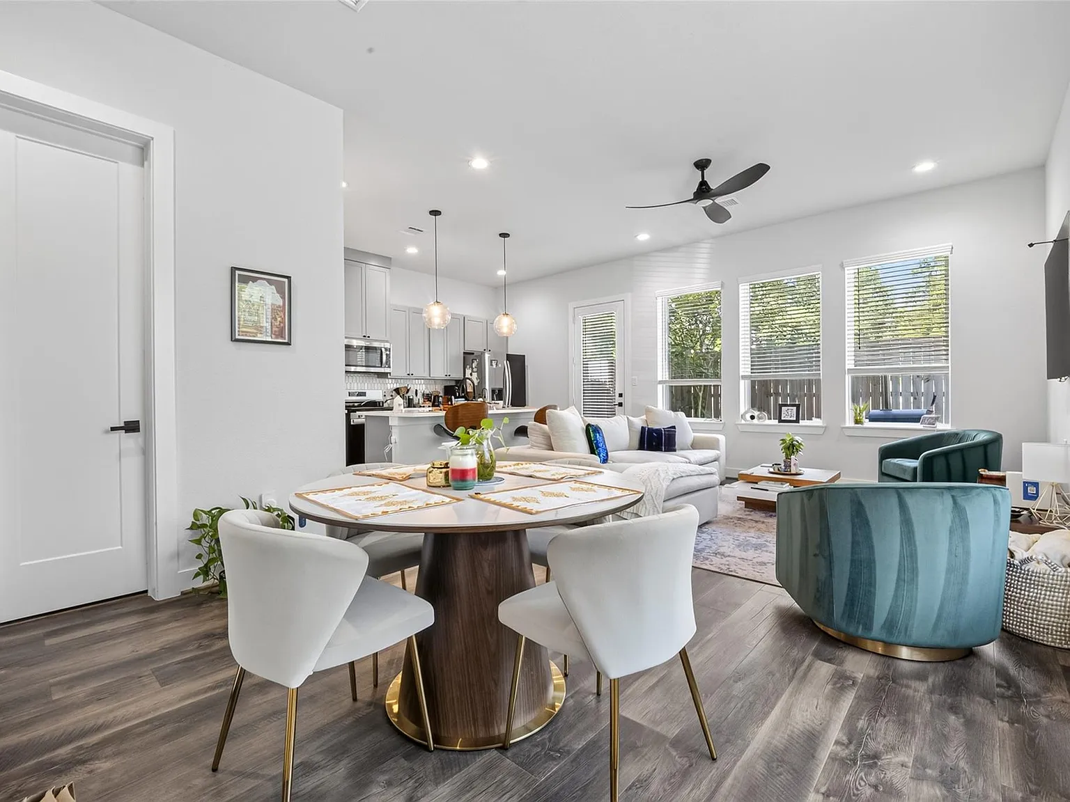 3 bed, 2.5 bath, 1950 sqft, $2,500 — Photo 4
