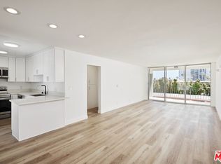 305 San Vicente Blvd #303, Santa Monica, CA 90402