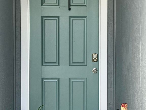3rd image of 947 Rivertree Pl