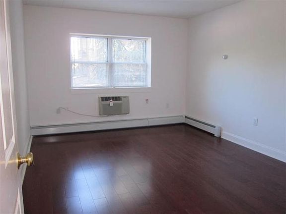 Bedroom/ HW floors