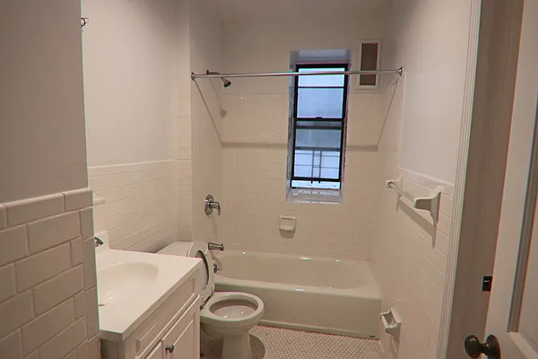 Rented by PMG Real Estate  | media 10