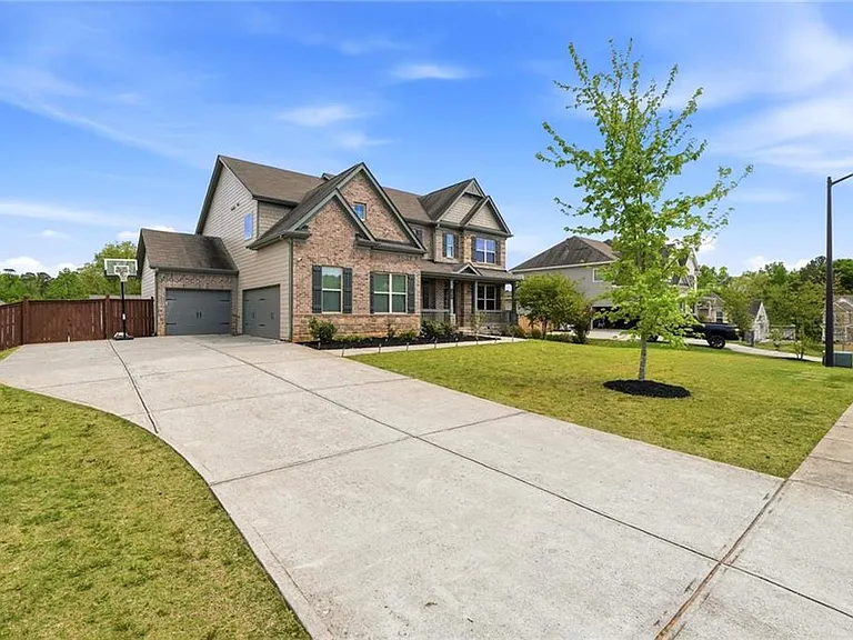 304 Cochin Dr — Photo 3