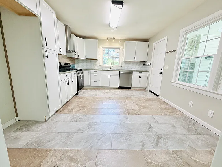 836 Delverton Rd — Photo 2