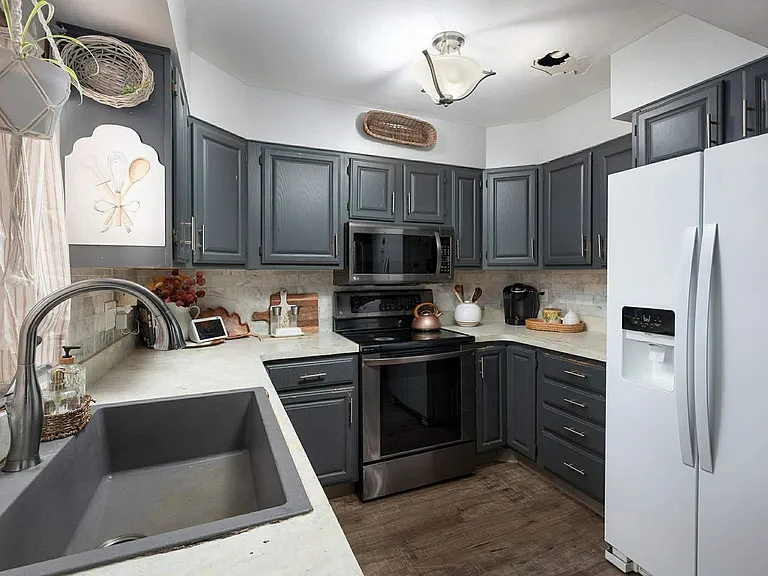 604 Bendview Dr — Photo 23