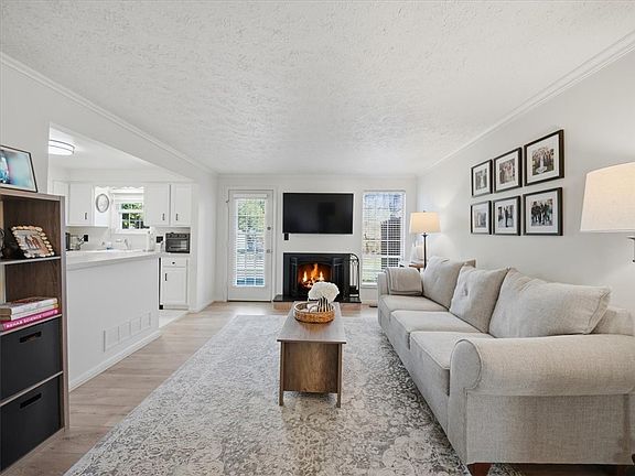 4th image of 3073 Raintree Dr