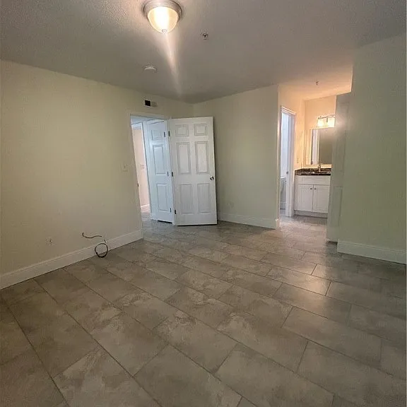 2875 Winkler Ave #511 — Photo 13