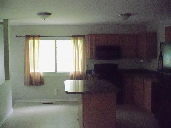 2nd image of 1424 Weymouth Ct