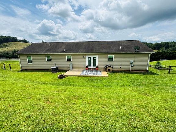4th image of 2445 Pipers Gap Rd