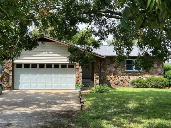 101 S Williams St, Girard, KS 66743