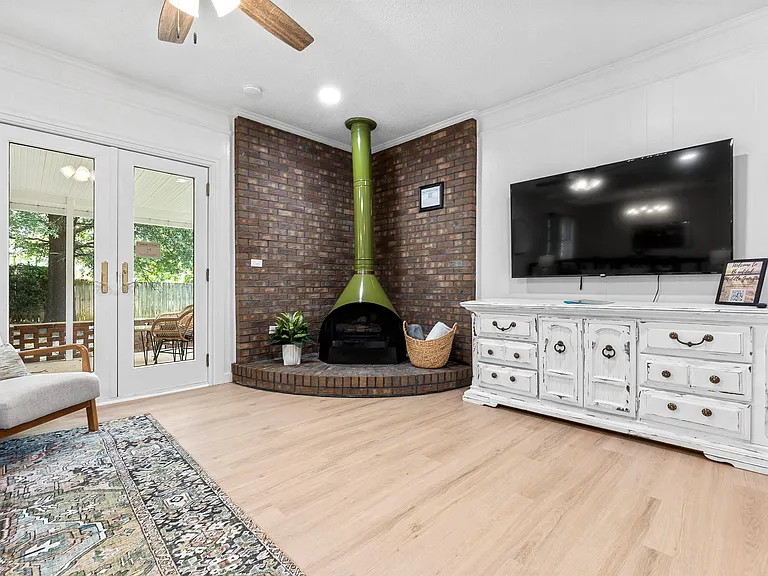 1726 Greenwood Cir — Photo 13
